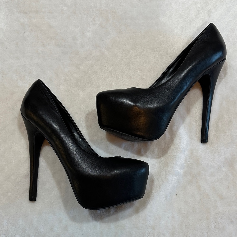 Steve Madden Classic Platform Black Heels (no box)